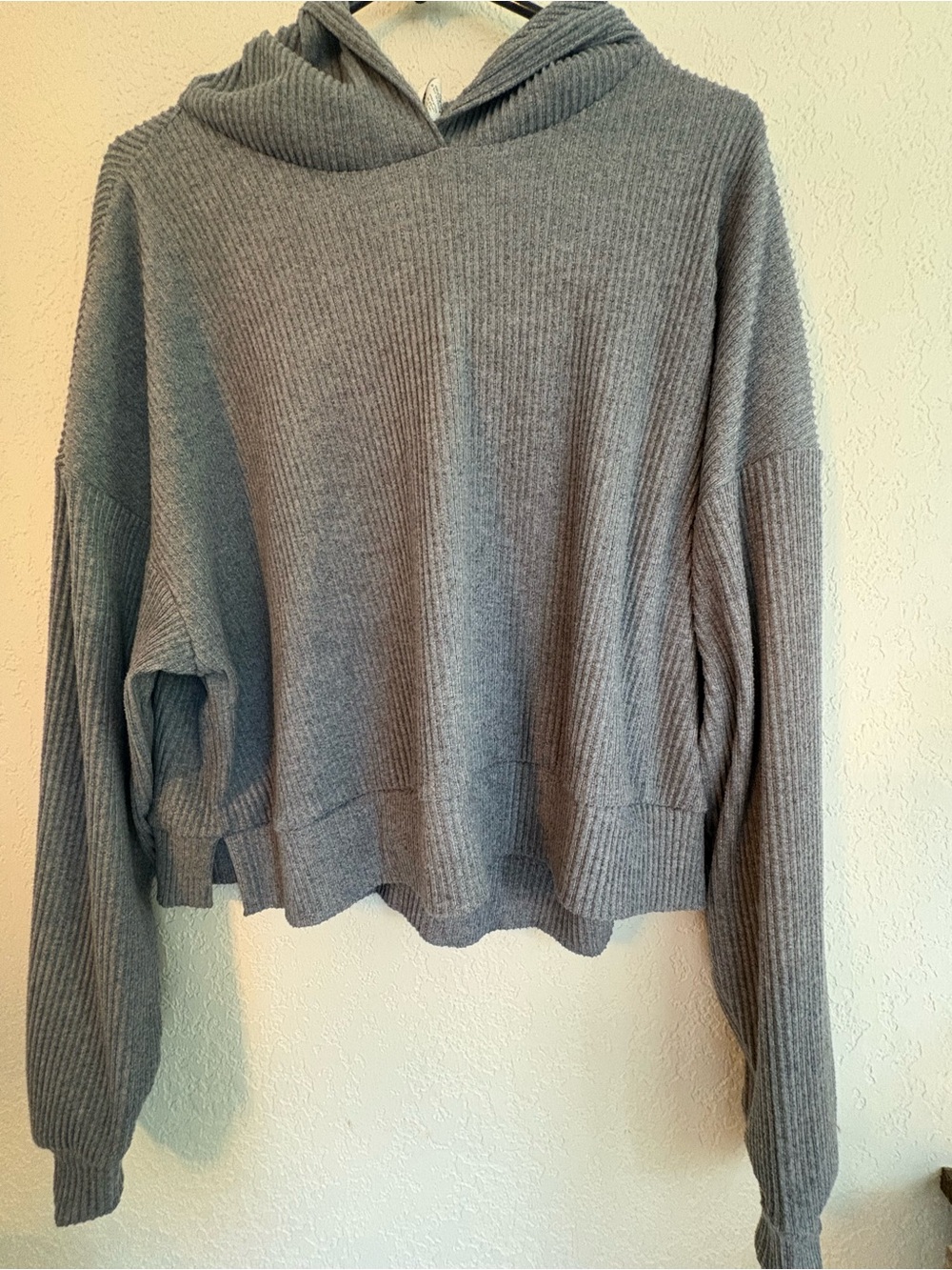 Alo Muse! Cozy Ribbed Cropped Hoodie Set!
This is the darker grey heather. - Picture 2 of 4